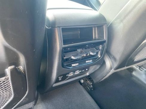 Used 2023 Jeep Grand Cherokee Limited AWD/4WD image 18