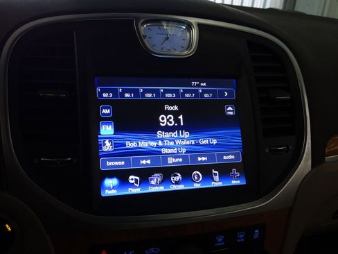 Used 2014 Chrysler 300 C w/ Beats Audio Group AWD/4WD image 10