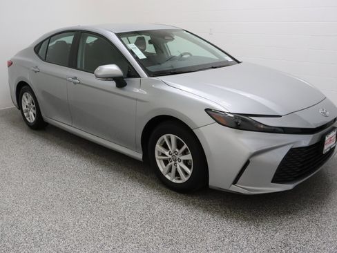 Used 2025 Toyota Camry LE FWD image 4