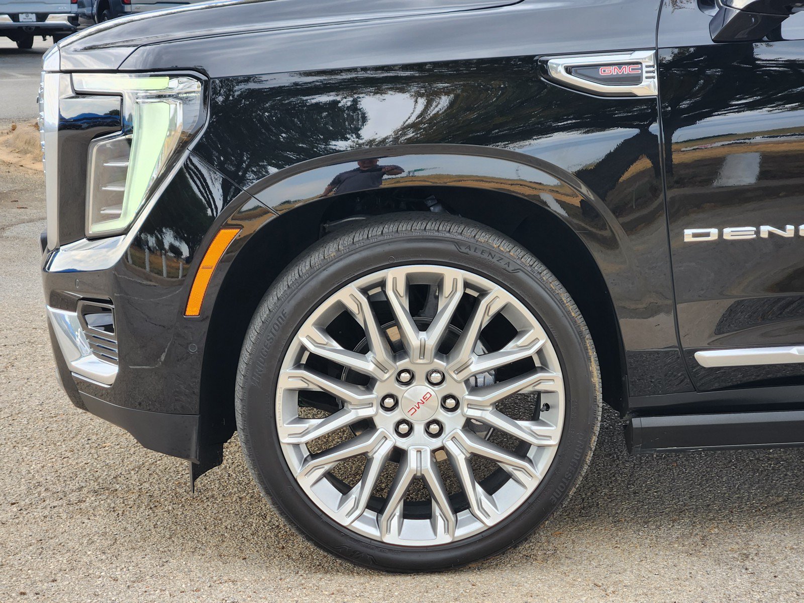 Used 2026 GMC Yukon Denali w/ Denali Reserve Package AWD/4WD image 29