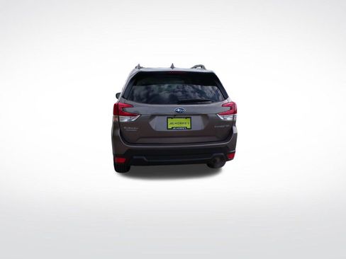 Used 2022 Subaru Forester Premium AWD/4WD image 5