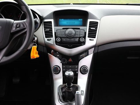 Used 2015 Chevrolet Cruze L FWD image 32