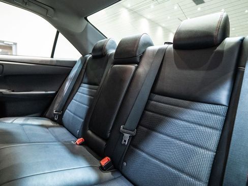 Used 2017 Toyota Camry SE w/ Moonroof Package image 28