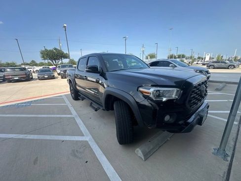 Used 2021 Toyota Tacoma TRD Off-Road AWD/4WD image 3