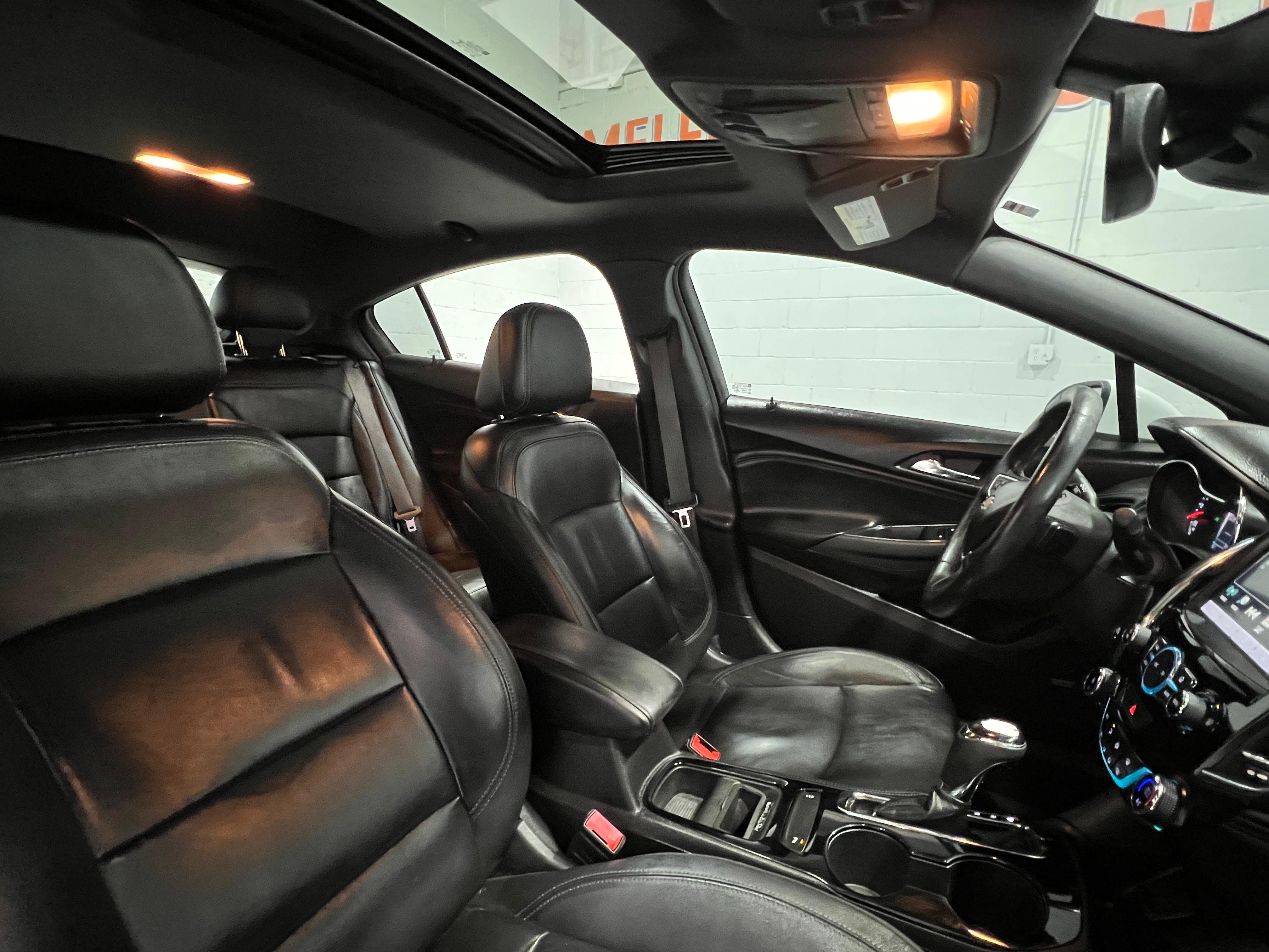 Used 2018 Chevrolet Cruze Premier FWD image 13