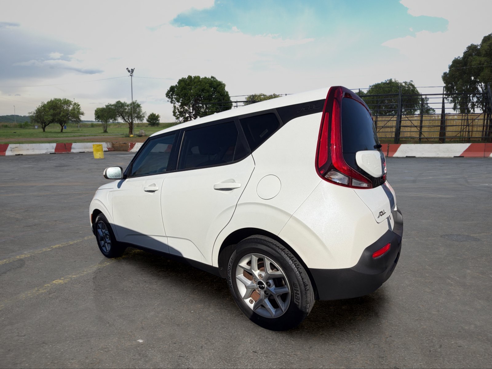 Used 2022 Kia Soul LX w/ Technology Package FWD image 4