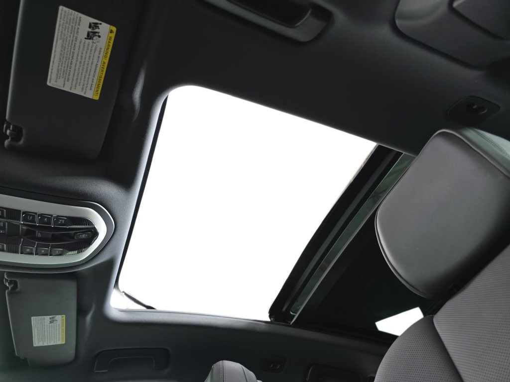 Certified 2026 Porsche Macan AWD/4WD image 28