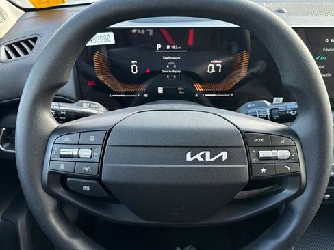 New 2025 Kia K4 LXS image 23