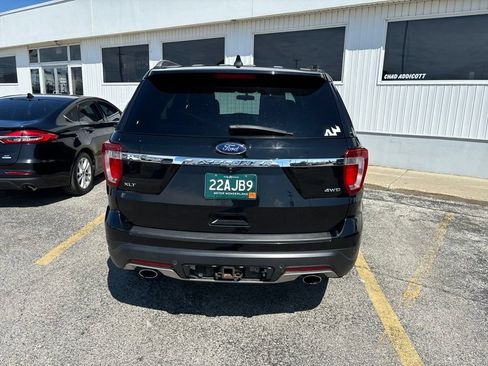 Used 2018 Ford Explorer XLT AWD/4WD image 2