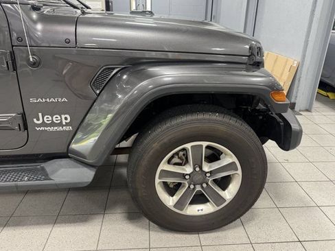 Used 2018 Jeep Wrangler Unlimited Sahara w/ Dual Top Group AWD/4WD image 9