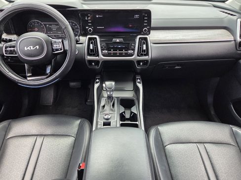 Used 2022 Kia Sorento EX w/ Panoramic Sunroof Package FWD image 8