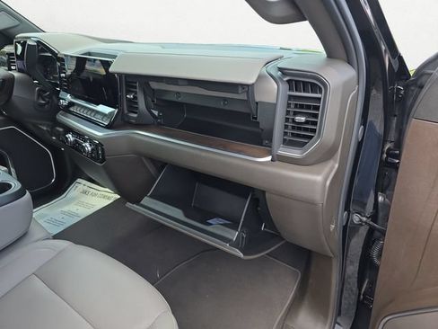 Used 2026 GMC Sierra 1500 SLT AWD/4WD image 16
