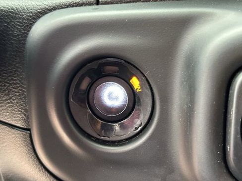 Used 2019 Jeep Wrangler Unlimited Sahara AWD/4WD image 19