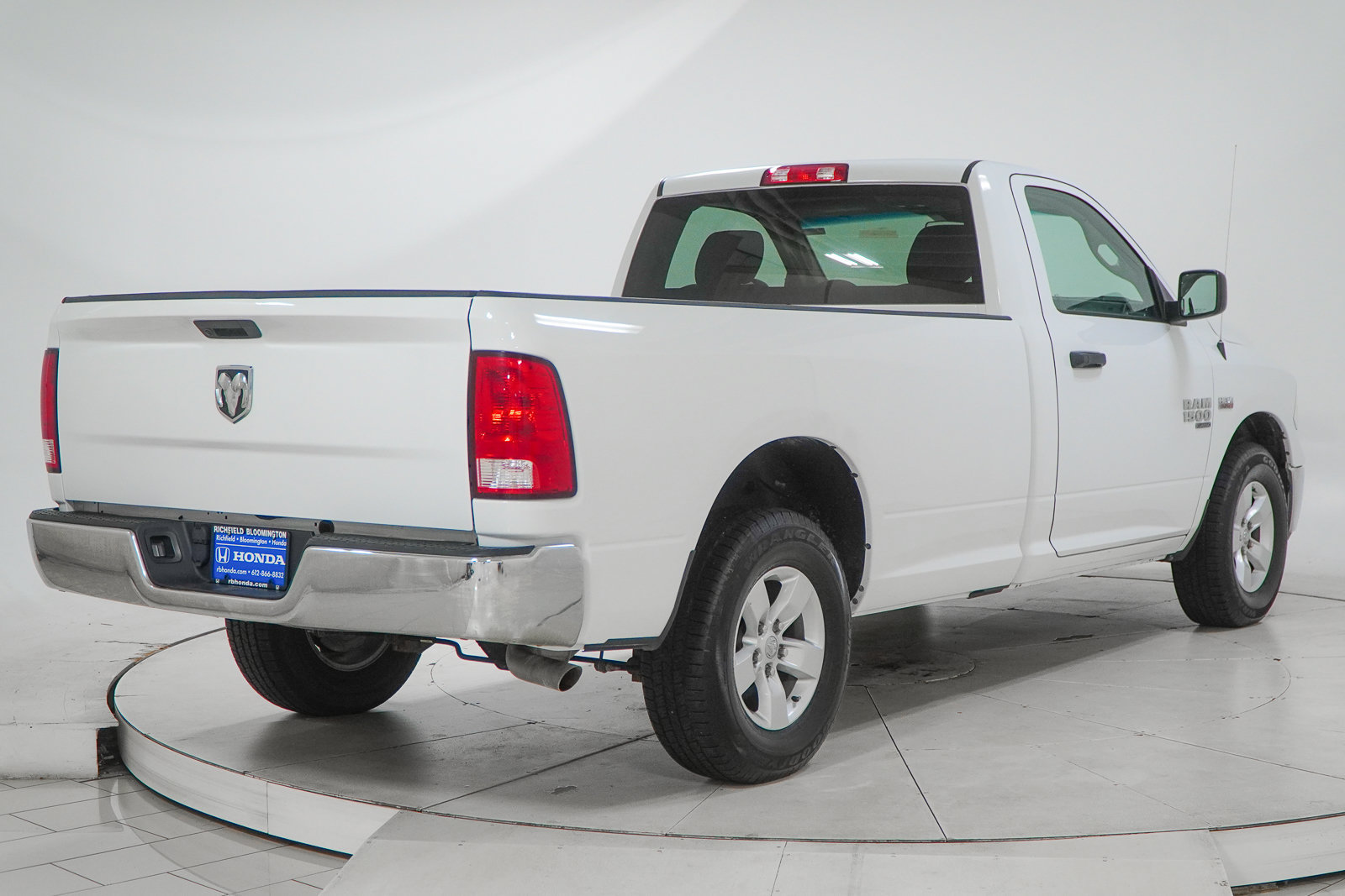 Used 2022 RAM 1500 Classic SLT AWD/4WD image 11