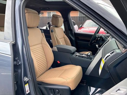 New 2026 Land Rover Discovery Dynamic SE image 31