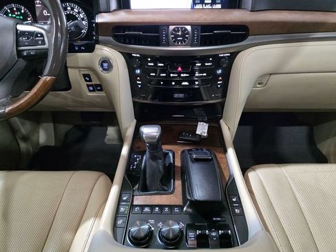 Used 2016 Lexus LX 570 4WD w/ Luxury Package image 20