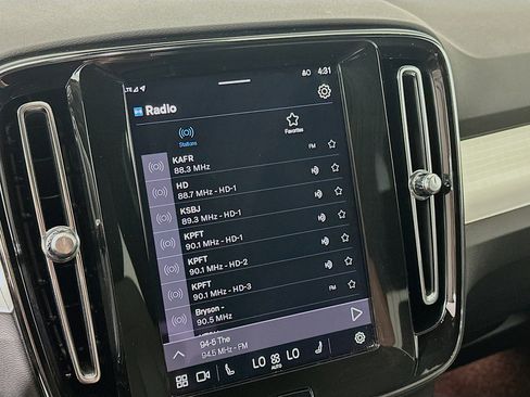 Used 2025 Volvo XC40 B5 Core image 21