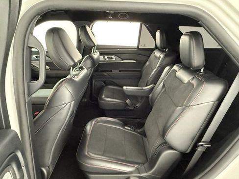 Used 2025 Ford Explorer ST RWD image 19