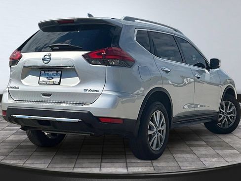 Used 2017 Nissan Rogue SV AWD/4WD image 6