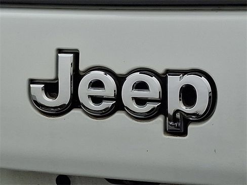 Used 2019 Jeep Cherokee Limited image 29