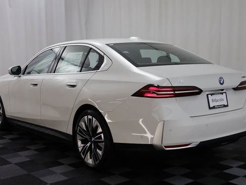 New 2026 BMW i5 eDrive40 image 16