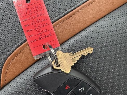 Used 2022 GMC Sierra 1500 AT4 w/ AT4 Premium Package image 27