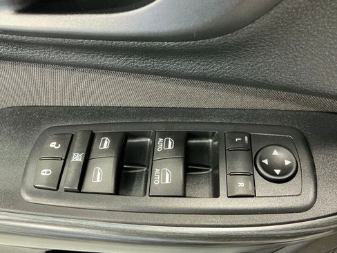 Used 2016 Jeep Cherokee Latitude w/ Comfort/Convenience Group FWD image 49