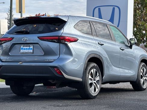 Used 2023 Toyota Highlander XLE image 8