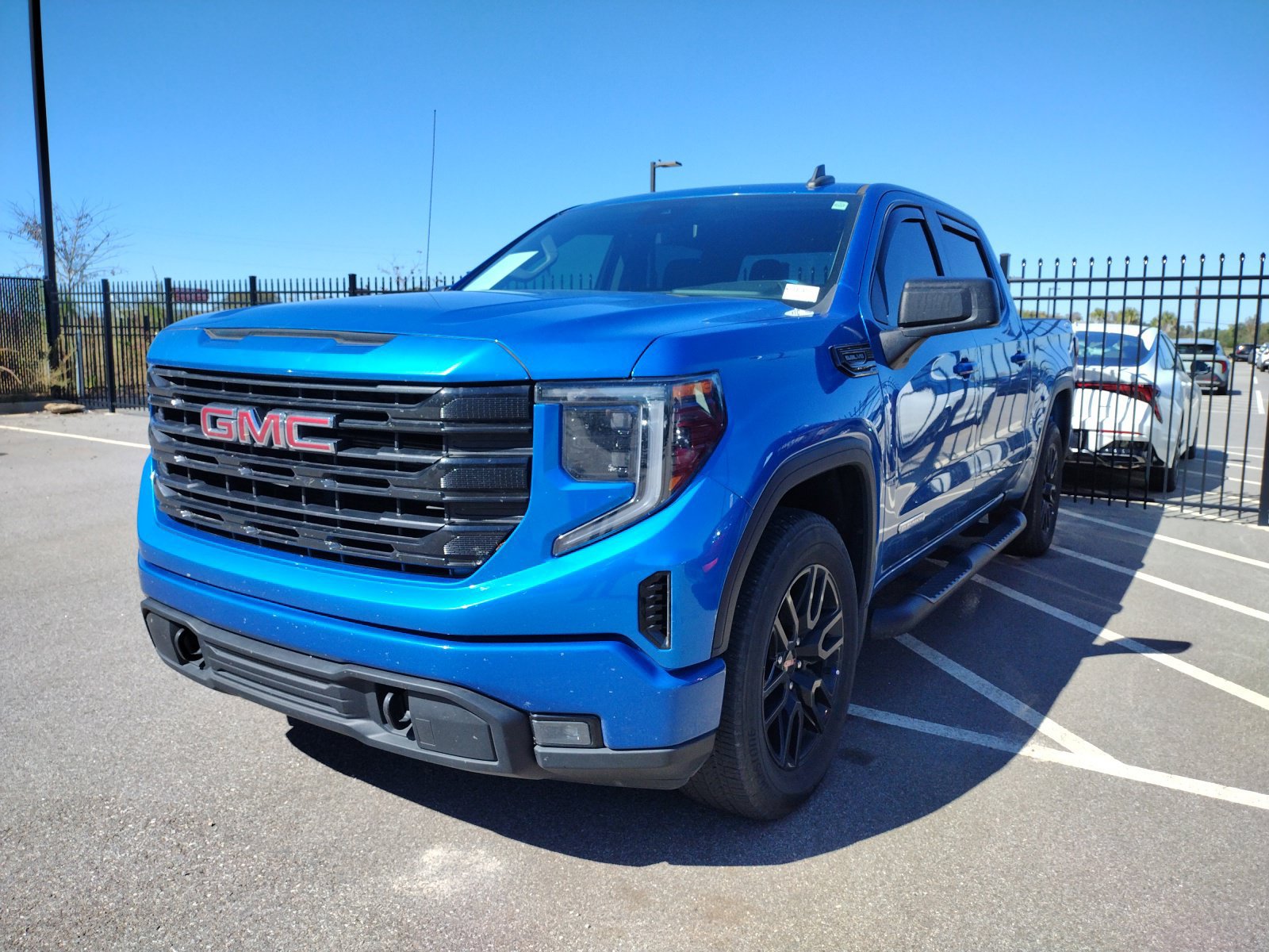 Used 2024 GMC Sierra 1500 Elevation AWD/4WD image 3