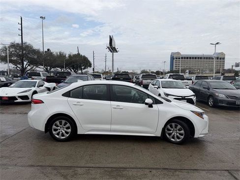 Certified 2025 Toyota Corolla LE image 4