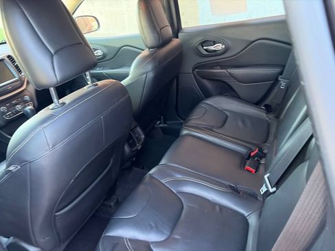 Used 2017 Jeep Cherokee Limited AWD/4WD image 7
