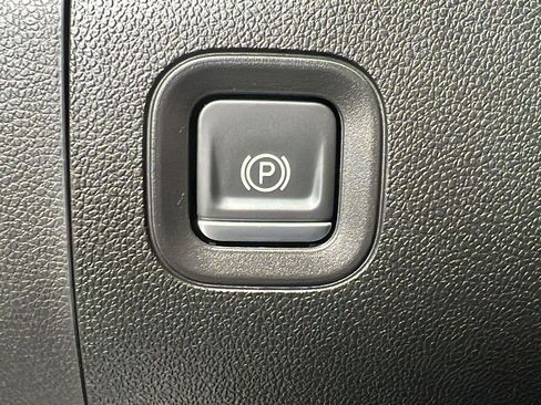 Certified 2021 Chevrolet Silverado 1500 LT image 21