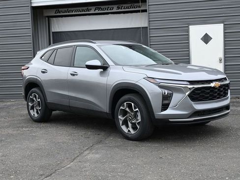 New 2026 Chevrolet Trax LT w/ Driver Confidence Package image 2