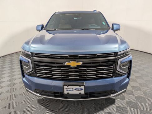 Used 2025 Chevrolet Tahoe High Country AWD/4WD image 3