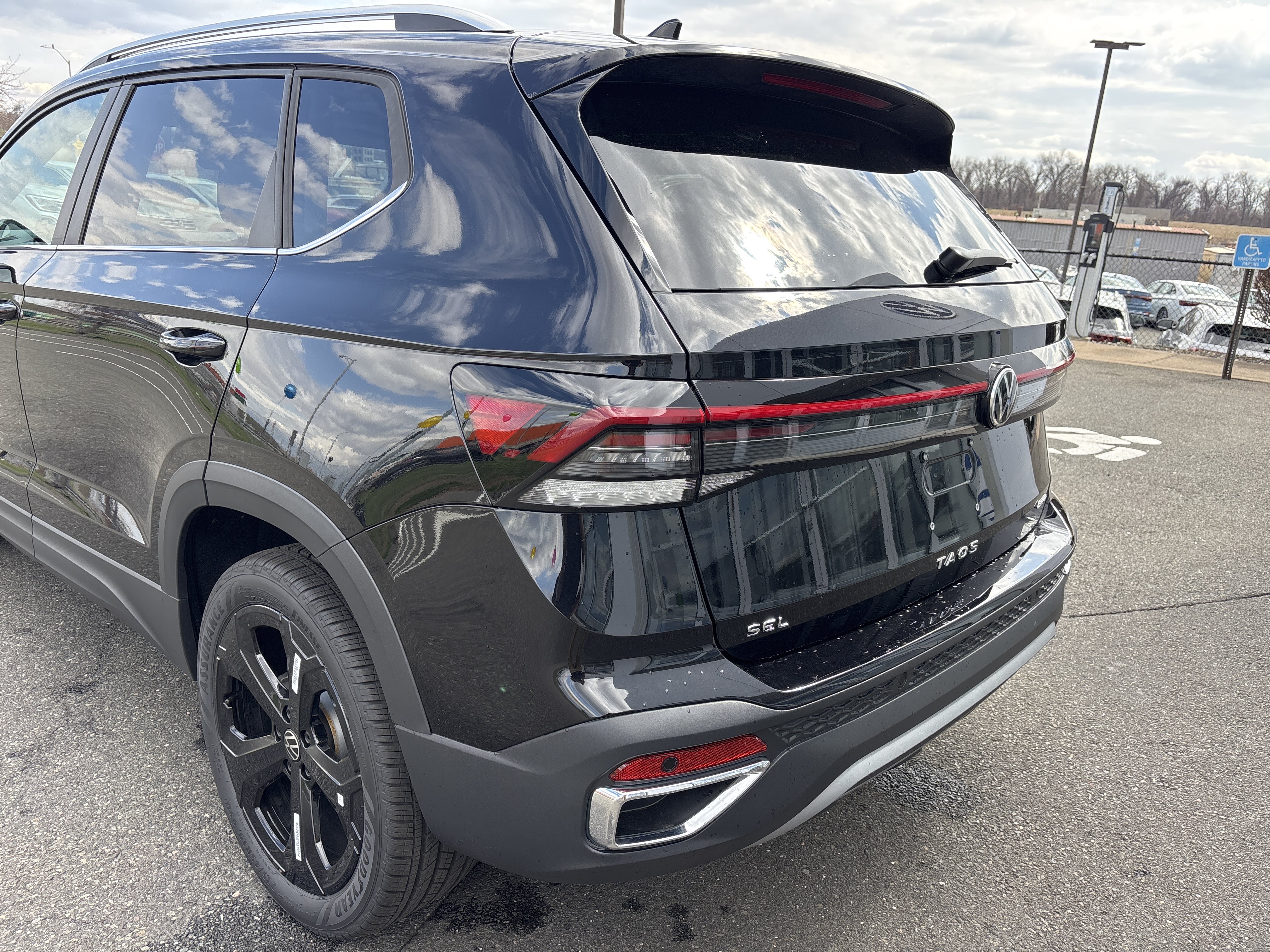 New 2026 Volkswagen Taos SEL AWD/4WD image 15