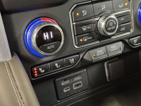 Used 2021 GMC Yukon SLT w/ SLT Premium Package image 42