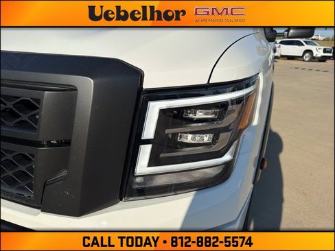 Used 2024 Nissan Titan PRO-4X image 13