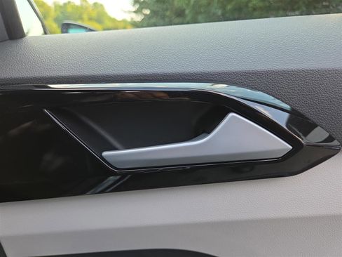 Used 2025 Volkswagen Taos S image 28