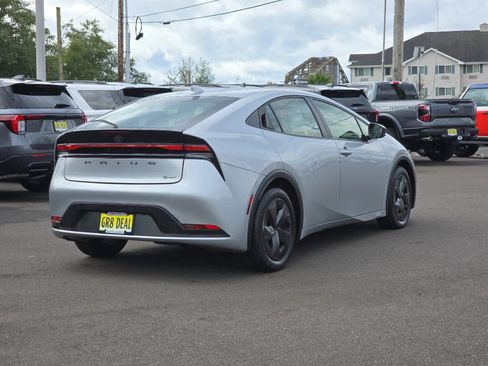 Used 2024 Toyota Prius LE image 5