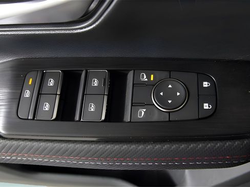 Used 2025 Nissan Kicks SR image 25