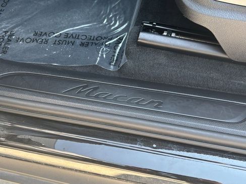 Certified 2021 Porsche Macan image 25