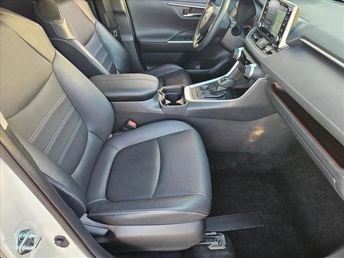 Used 2019 Toyota RAV4 Limited image 19