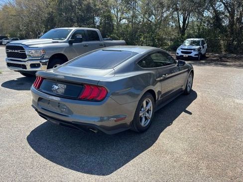 Used 2018 Ford Mustang Coupe RWD image 3