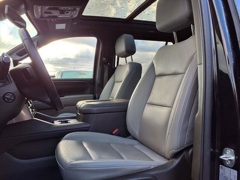 Used 2024 Chevrolet Suburban Z71 w/ Luxury Package image 6