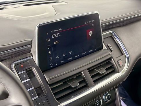 Used 2024 GMC Yukon SLT w/ SLT Luxury Package image 15