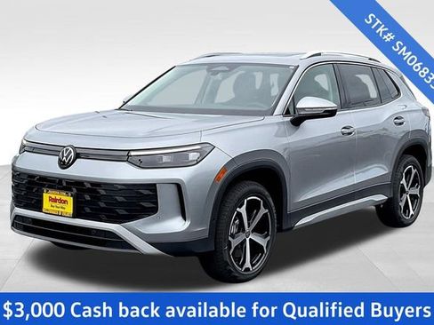 New 2025 Volkswagen Tiguan SE image 2