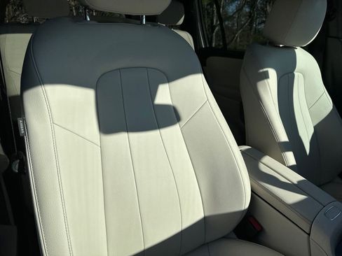 Used 2023 Mercedes-Benz GLB 250 image 36