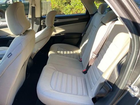 Used 2018 Ford Fusion S FWD image 9