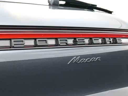 Certified 2025 Porsche Macan AWD/4WD image 14