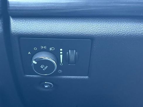 Used 2021 Jeep Grand Cherokee Laredo image 32